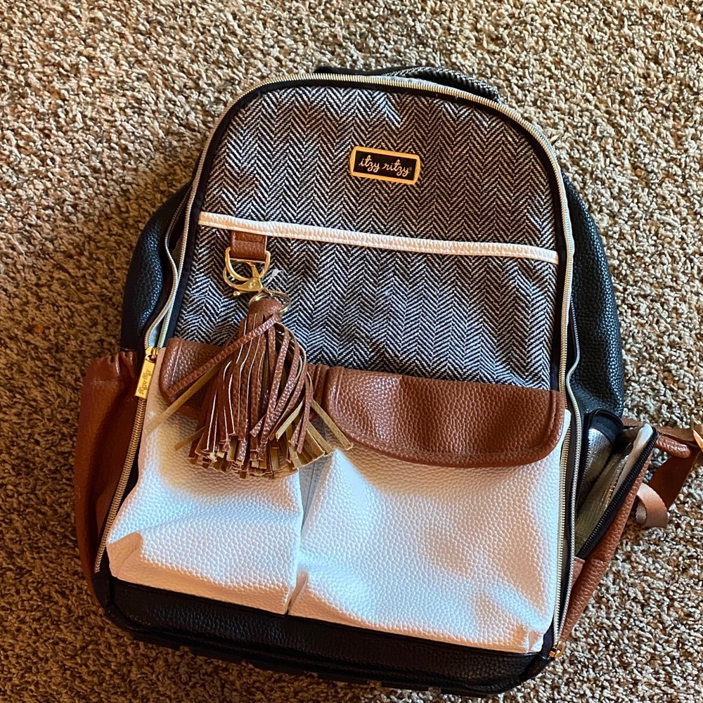 Like New Itzy Ritzy Stylish Herringbone Diaper Bag with Tassel